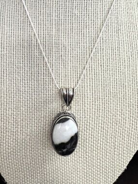 925 Sterling Silver White buffalo Turquoise Necklace Womens Gemstone Jewelry